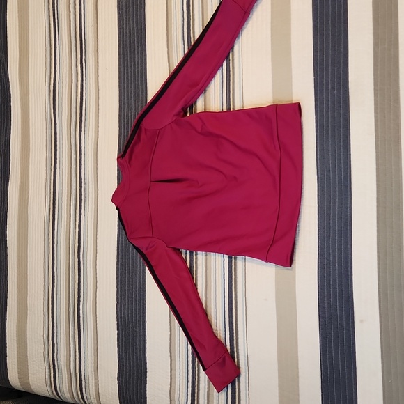 Adidas track suit, hardly worn. Girls size 6. - Picture 6 of 7